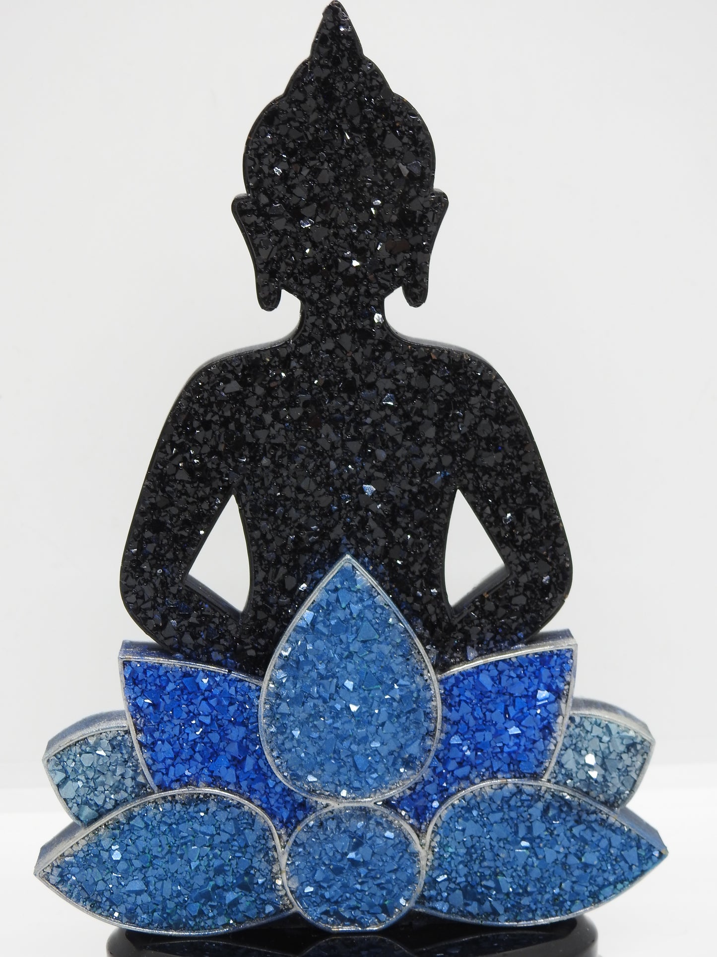 Bouddha sur sa fleur de lotus