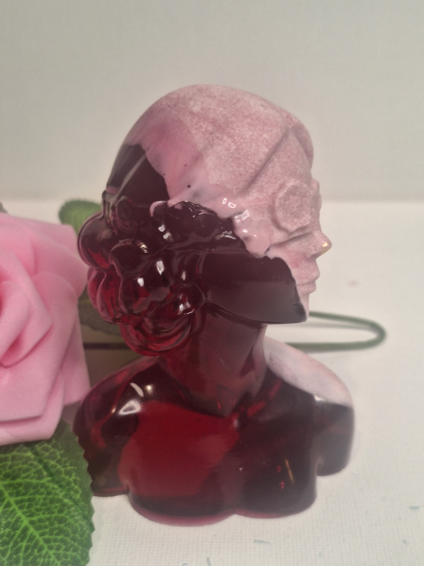 Figurine femme fleur