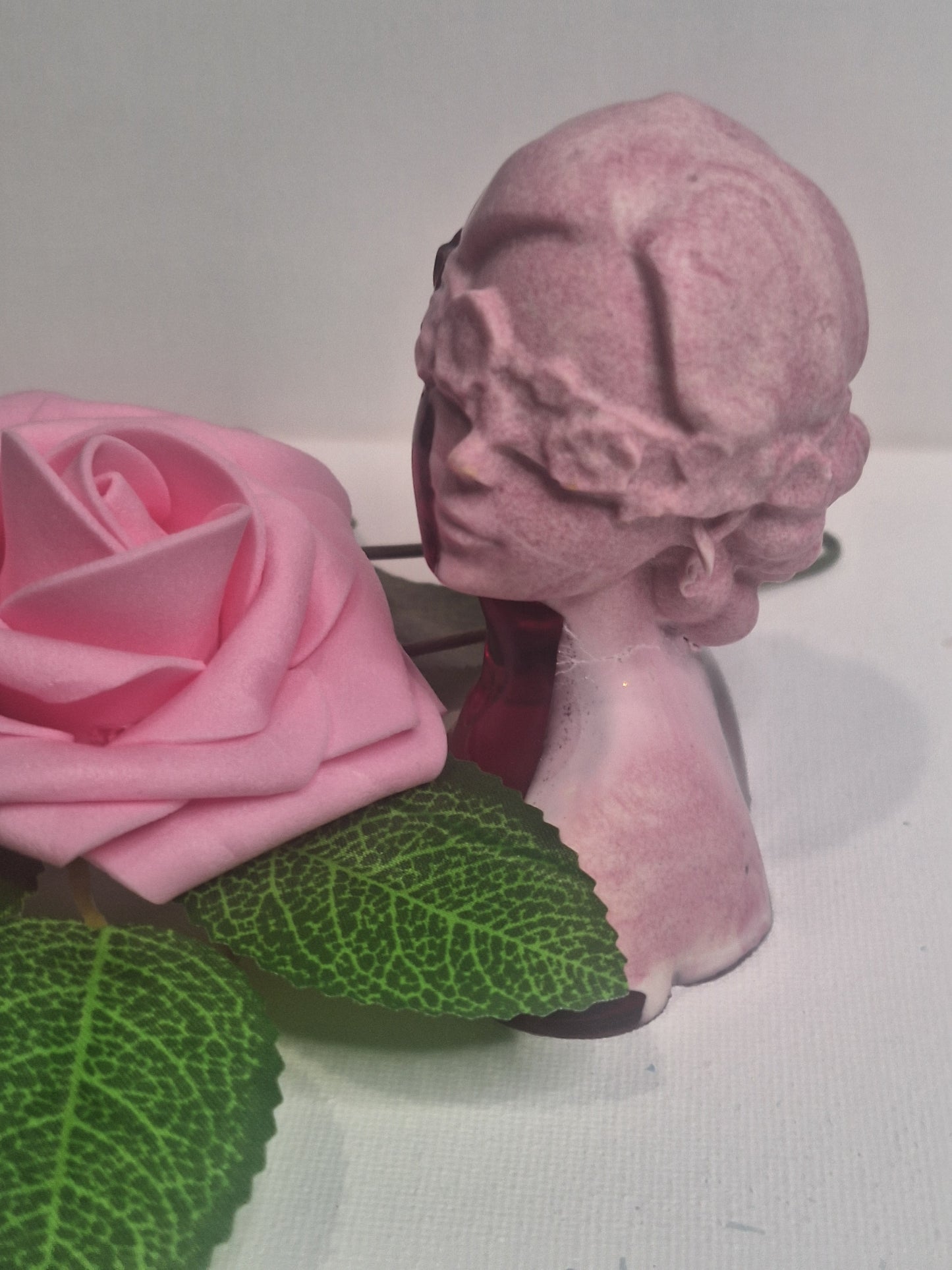 Figurine femme fleur