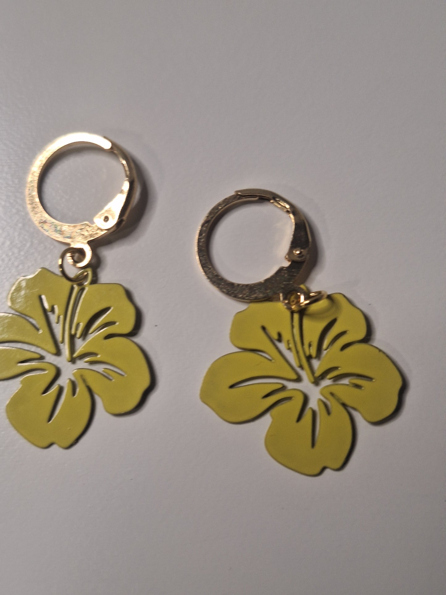 Boucle d oreille fleur de tiare