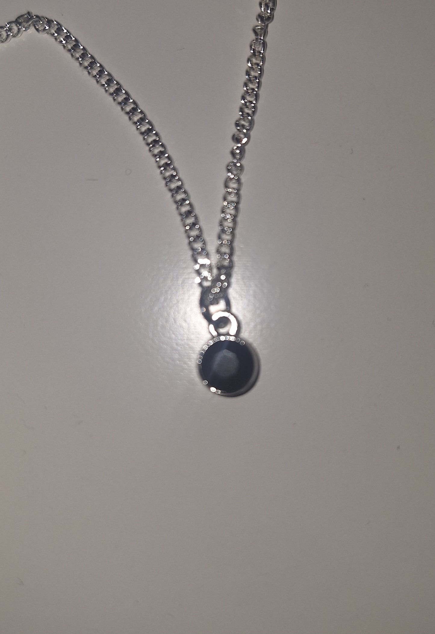Collier puce