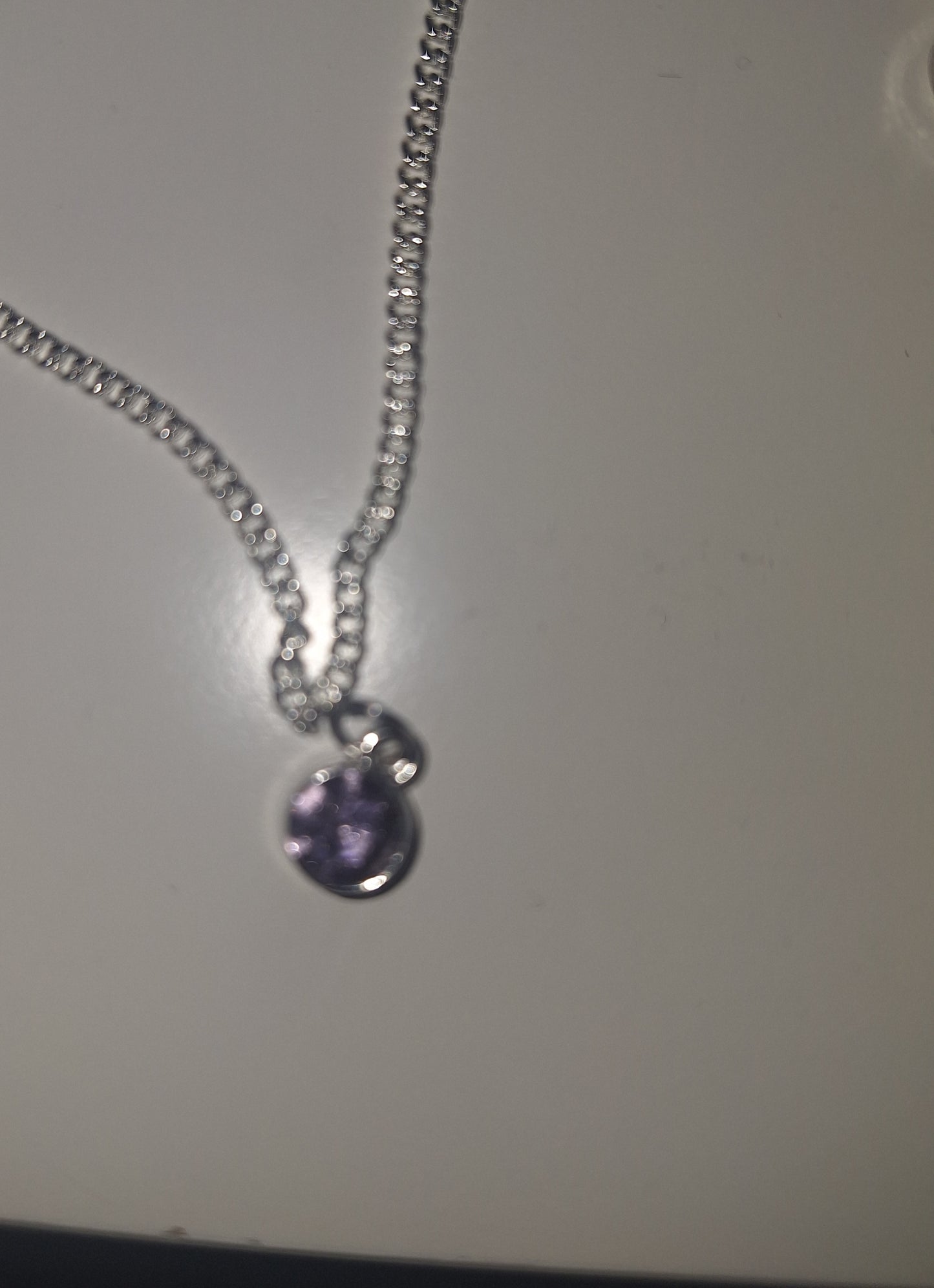 Collier puce