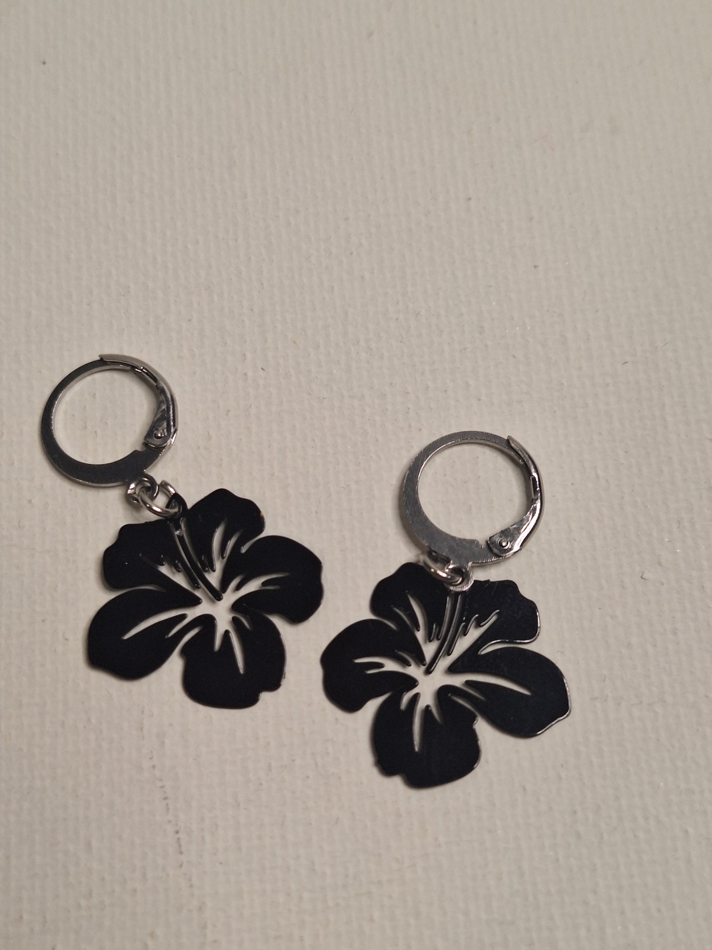 Boucle d oreille fleur de tiare