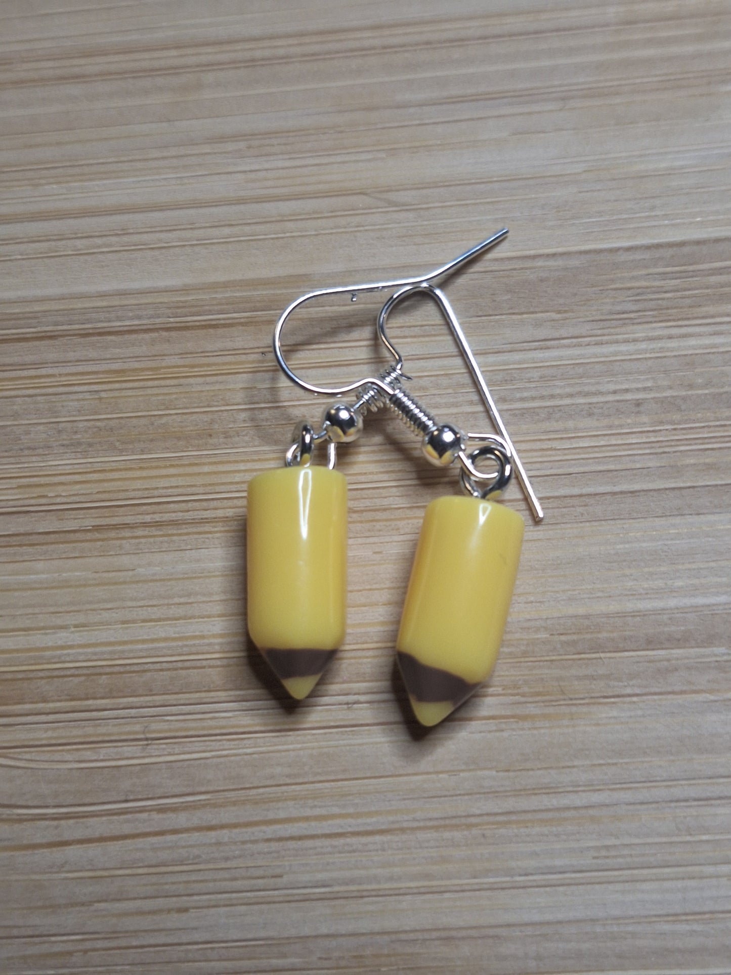 Boucles d'oreilles crayons de couleur