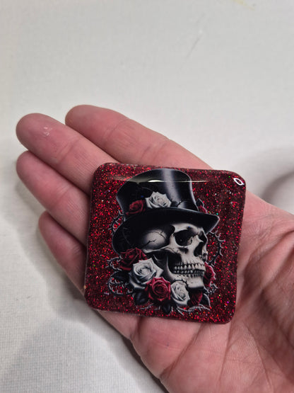 Magnet skull
