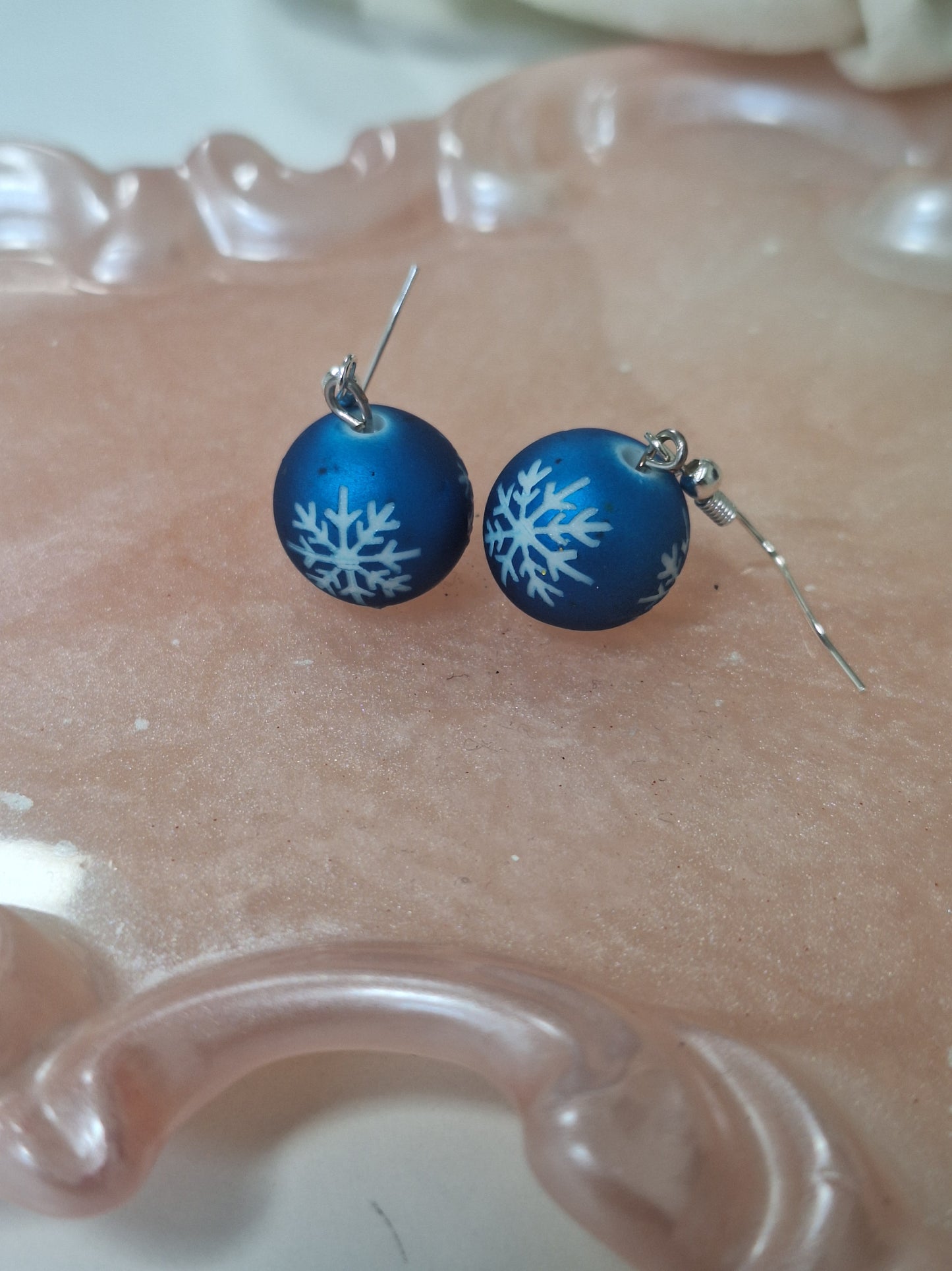 Boucles d'oreilles boule de Noël