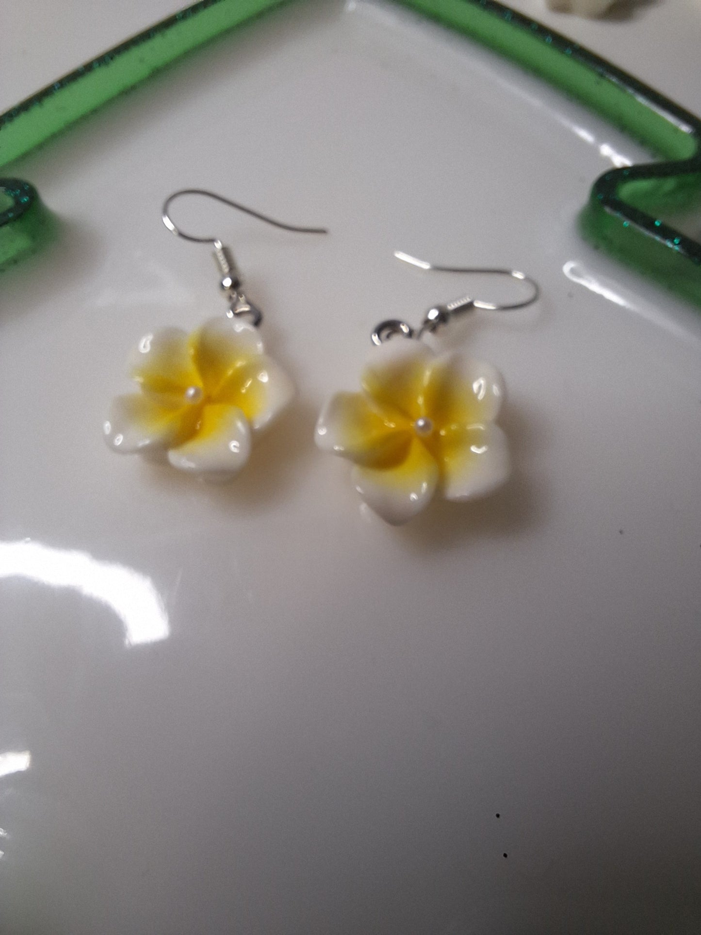 Boucles d'oreilles fleur de tiare