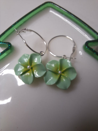 Boucles d'oreilles fleur de tiare