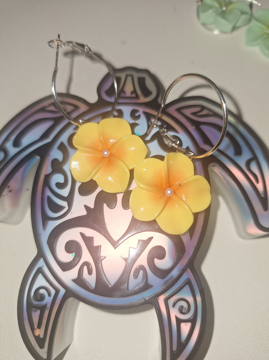 Boucle d oreille fleur de tiare