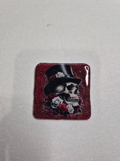 Magnet skull