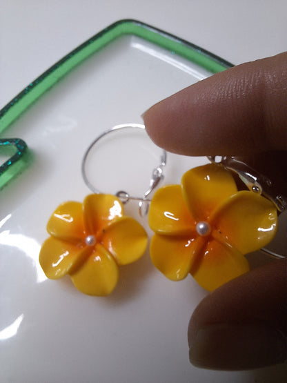 Boucles d'oreilles fleur de tiare