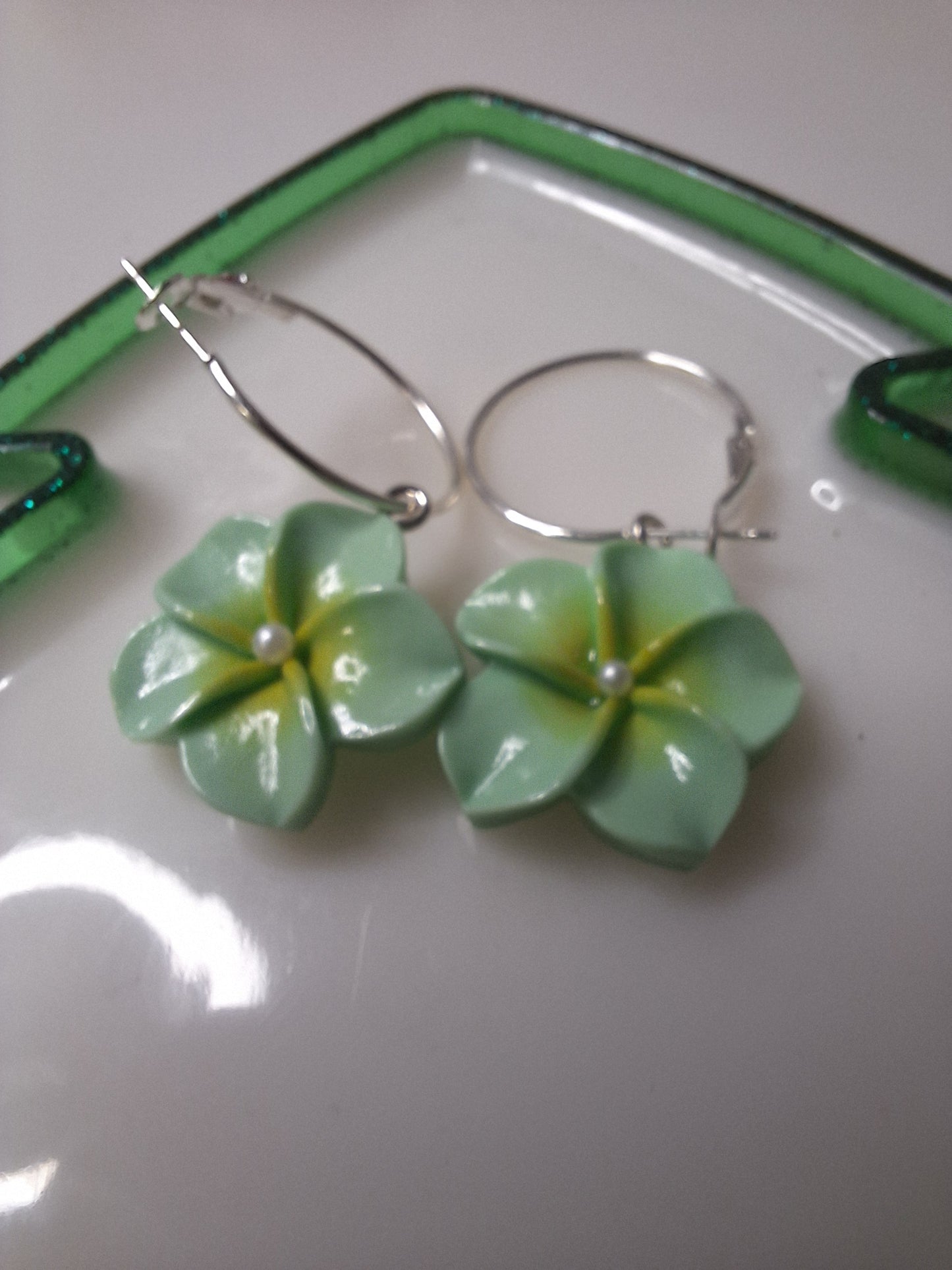 Boucles d'oreilles fleur de tiare