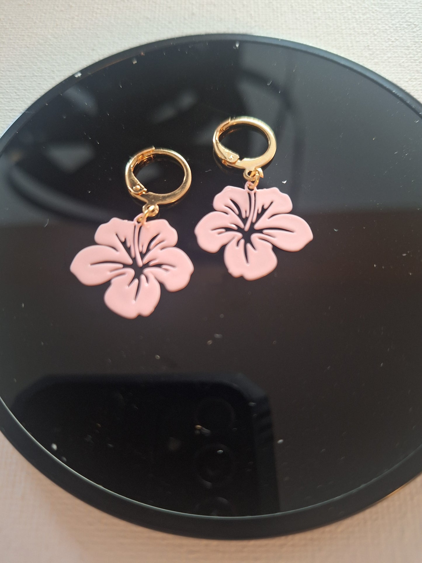 Boucle d oreille fleur de tiare