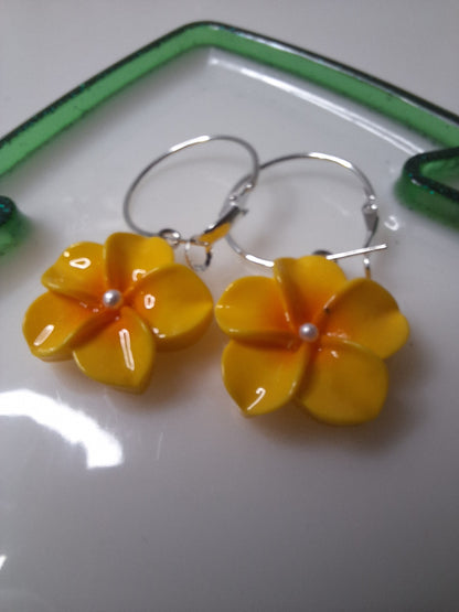 Boucles d'oreilles fleur de tiare