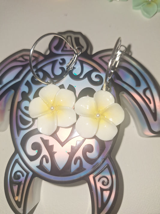 Boucle d oreille fleur de tiare